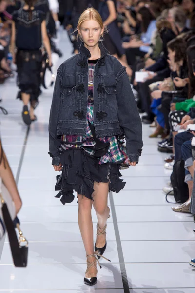 Look 28
